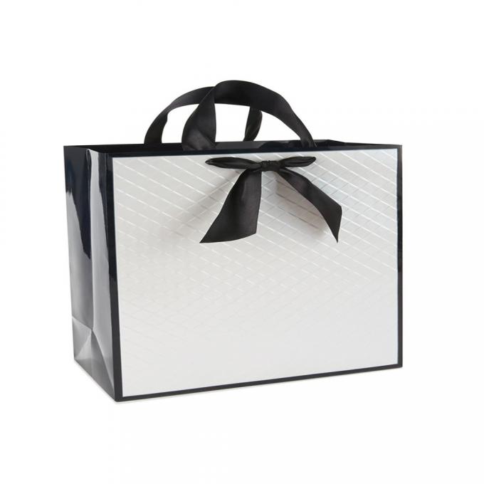 geschenk-Drucksache-Fördermaschinen-Taschen 100gsm 128gsm Luxusmit Band-Griff 0