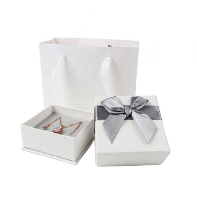 Pancific überziehen quadratische Schmuck-Geschenkboxen für die Frauen mit Leder, die sich nach innen Blase scharen 2